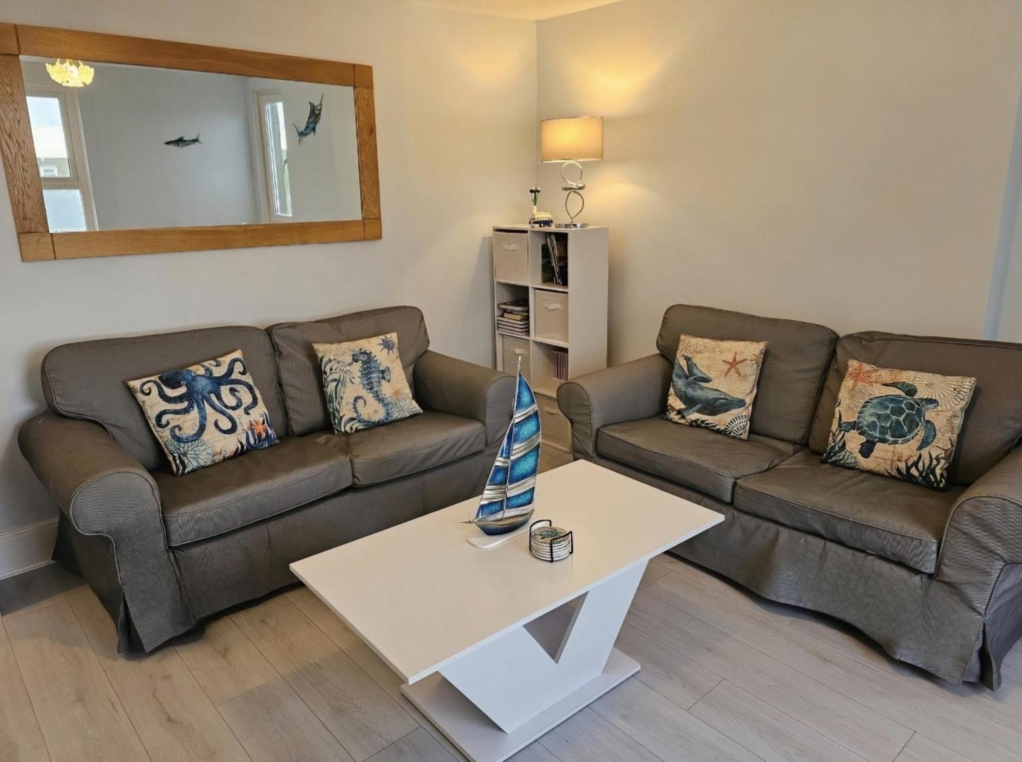 Sea Views, Big 2 Bed Flat Close To Beach & Harbour 일프러컴 외부 사진