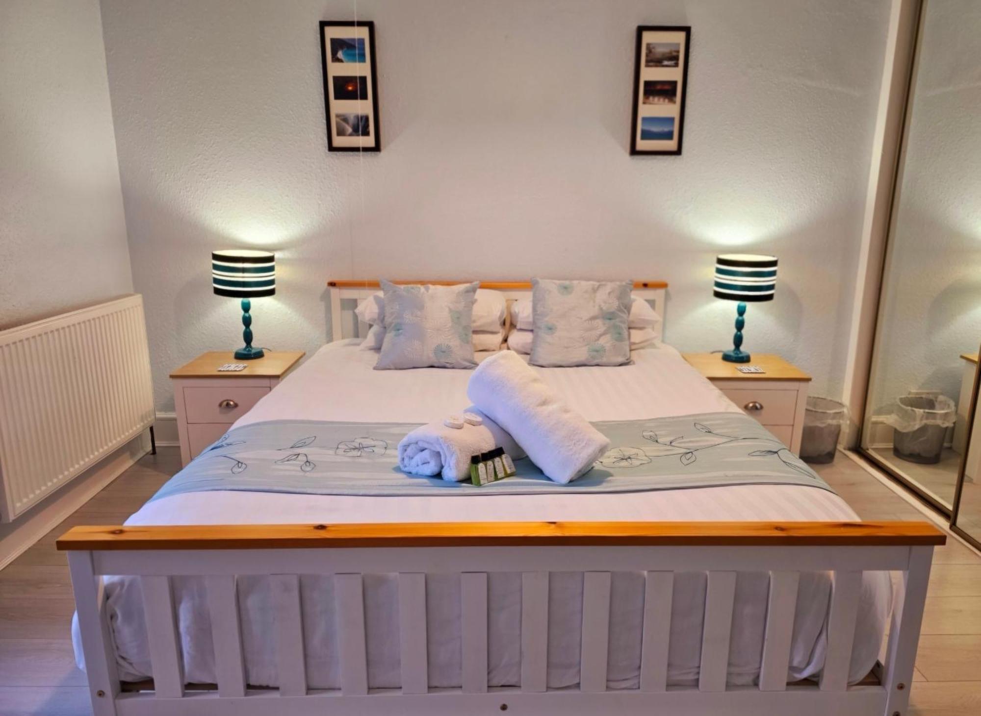 Sea Views, Big 2 Bed Flat Close To Beach & Harbour 일프러컴 외부 사진