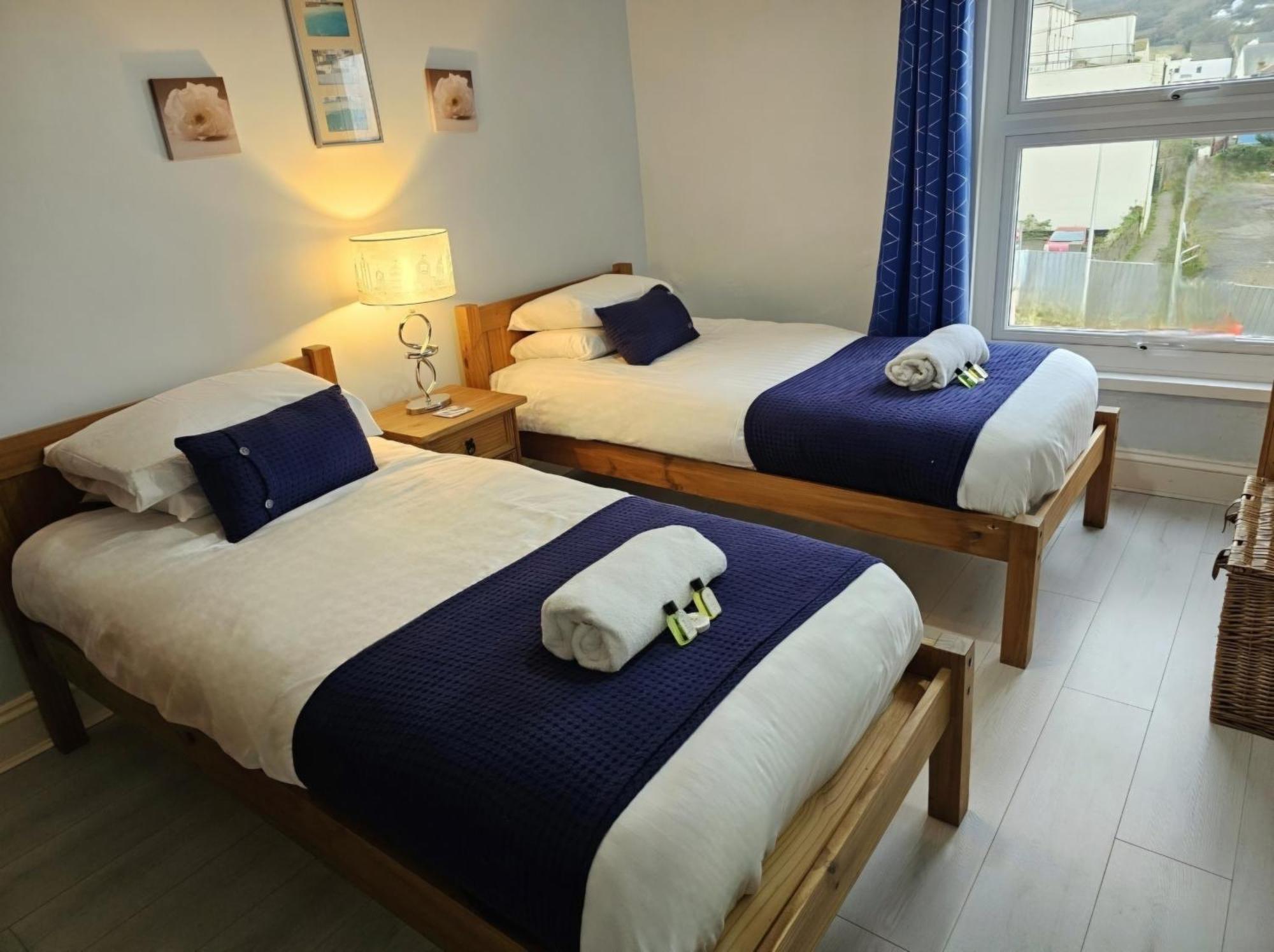 Sea Views, Big 2 Bed Flat Close To Beach & Harbour 일프러컴 외부 사진